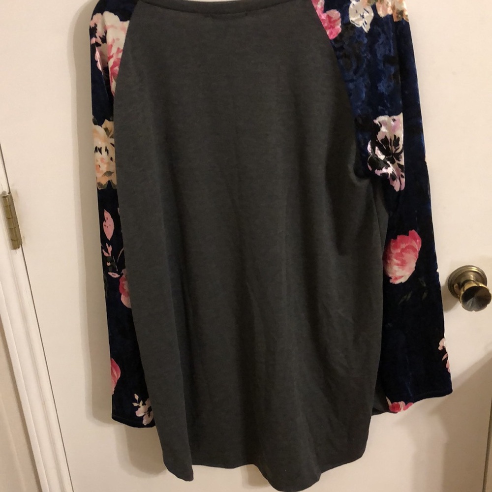 Top Girl LA Top with Velvet Sleeves 3X